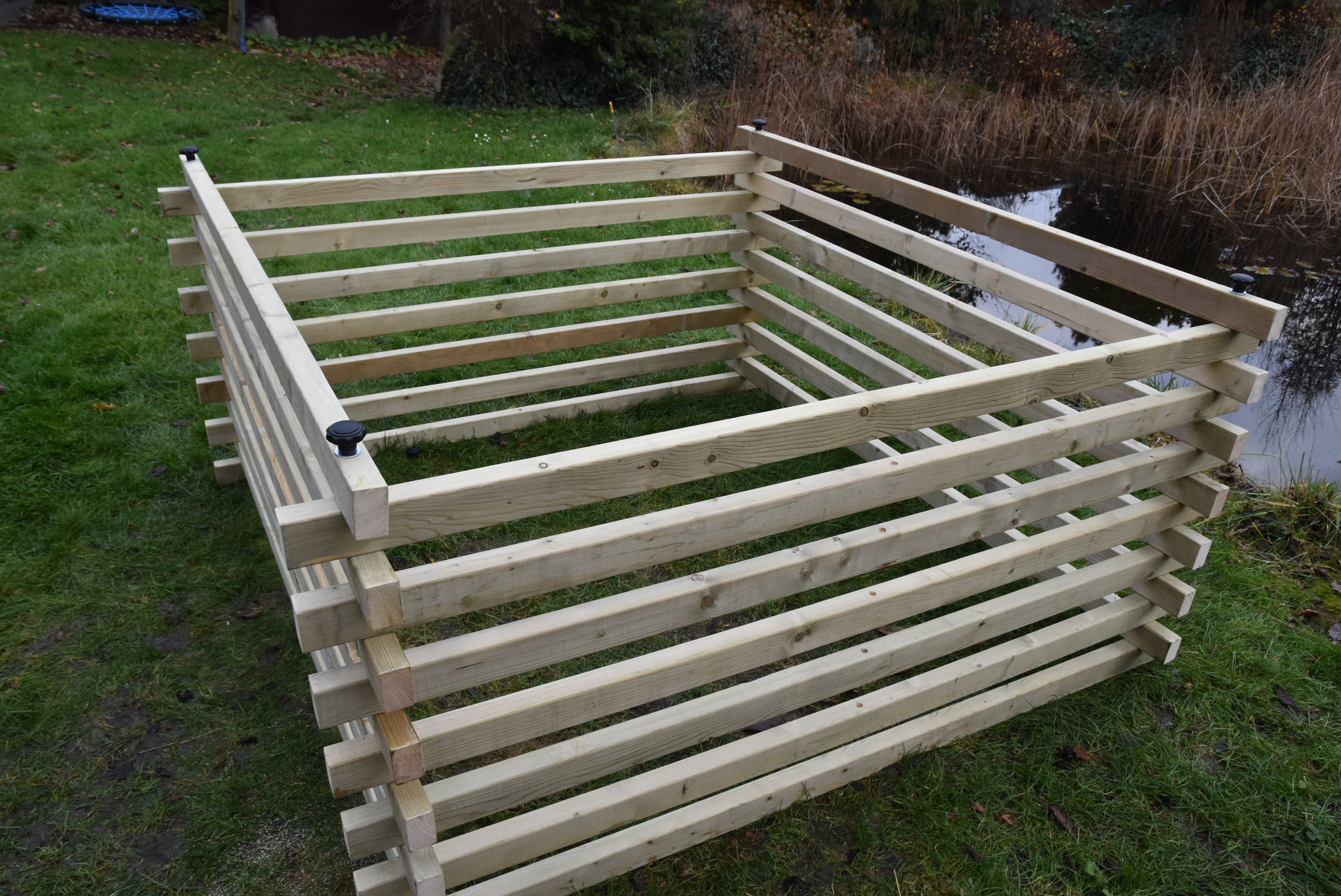 Dřevěný kompostér 200 x 200 cm