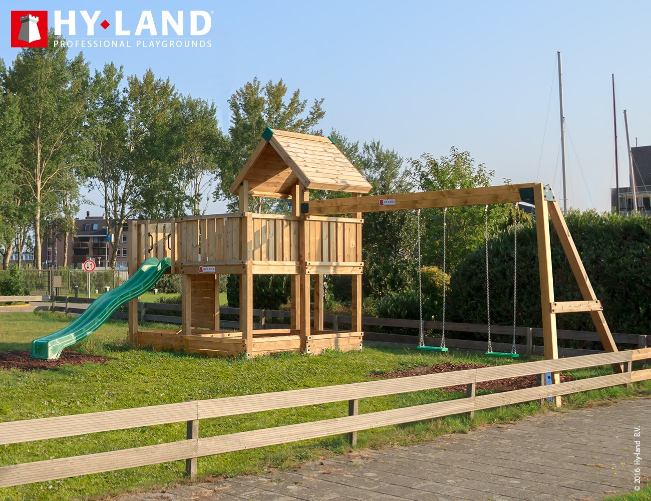 Hyland 5s se skluzavkou a houpačkami