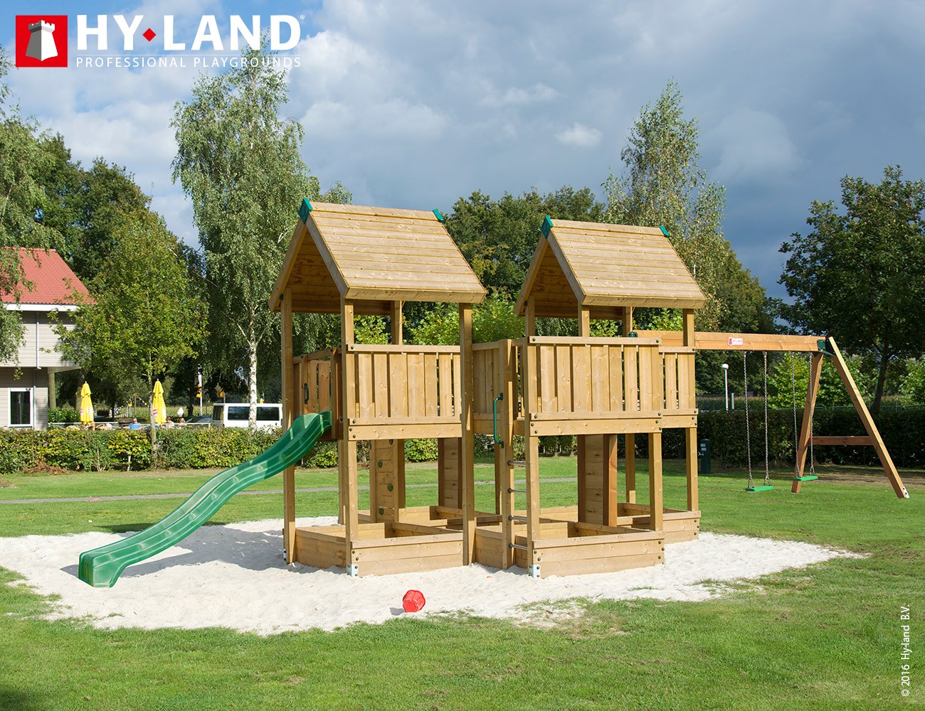 Hyland 7s se skluzavkou a houpačkami