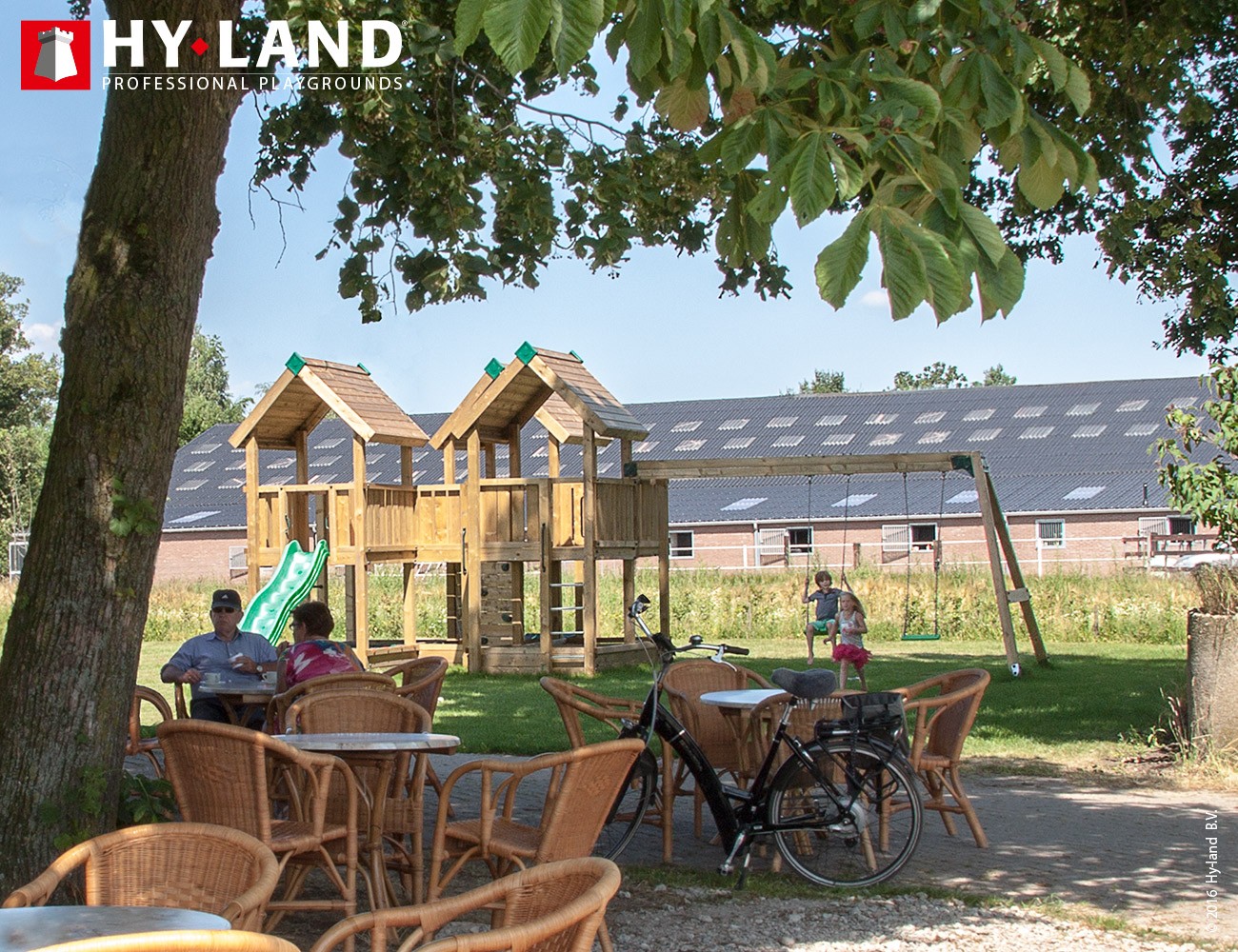 Hyland 8s se skluzavkou a houpačkami