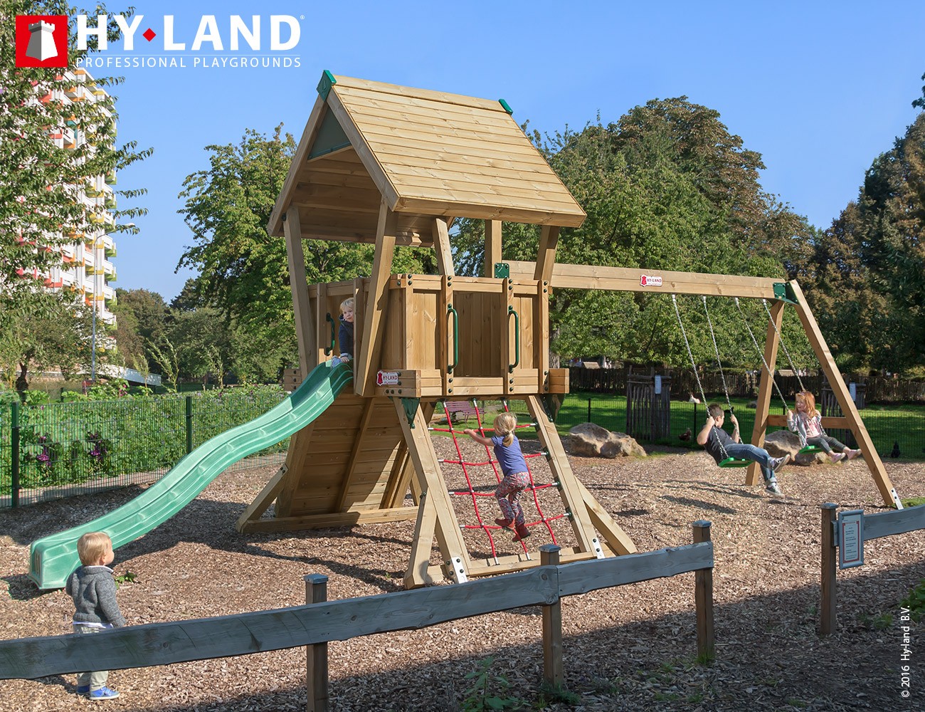 Hyland Q2s se skluyavkou a houpačkami