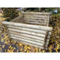 Dřevěný kompostér z půlkulatiny o rozměru 125 x 125 cm