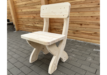 Zahradní židle a dřevěná stolička