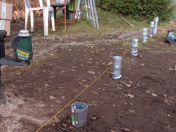 Zemn&iacute; vruty a jejich použit&iacute; při mont&aacute;ži zahradn&iacute; dřevostavby