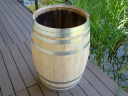 Dřevěný sud z dubového dřeva o objemu 225 litrů