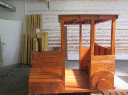 Lokomotiva od dřevěného vláčku pro děti