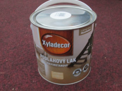 Podlahový polyuretanový lak
