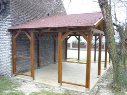 pergola zastřešená asfaltovým šindelem