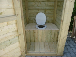 13094-zahradni-toaleta