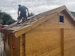 Montáž střešního roštu na střechách s větší plochou nebo při velkém zatížení třeba vysokou vrstvou sněhu