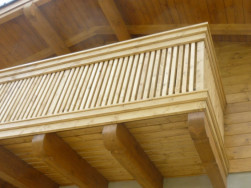 Balkonové zábradlí vyrobené z balkonových prken hladkých