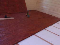 Zateplení podlahy polystyrénem zakryjeme podlahovými palubkami nebo OSB deskami polo
