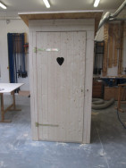Zahradní toaletu vyrábíme z tlakově impregnovaného dřeva