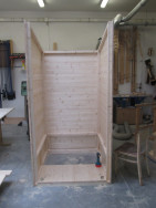 Montáž dřevěné toalety v naší truhlárně