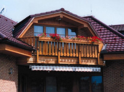 balkonove-truhliky-ozbobny-balkon-vladeko