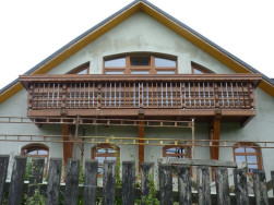 Samonosný dřevěný balkon
