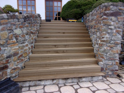 WPC prkna použita na obklad venkovního schodiště