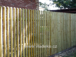 Vyrábíme i krásné plaňkové ploty vhodné k vesnickým stavením