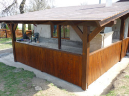 Pergola s venkovní kuchyní