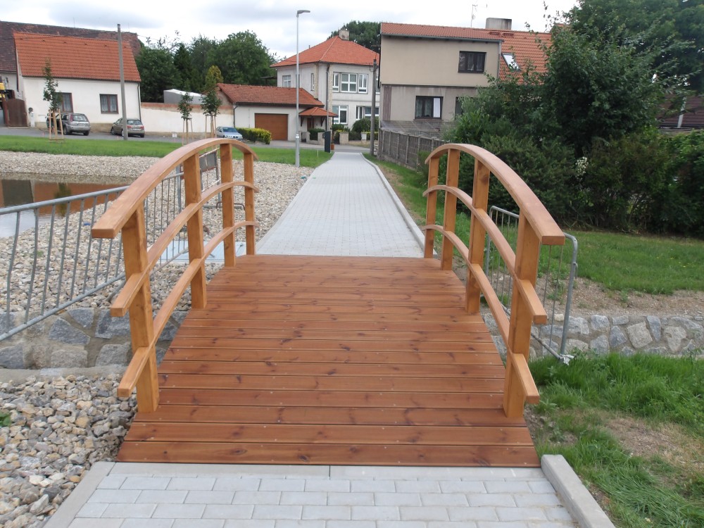 dřevěná lávka
