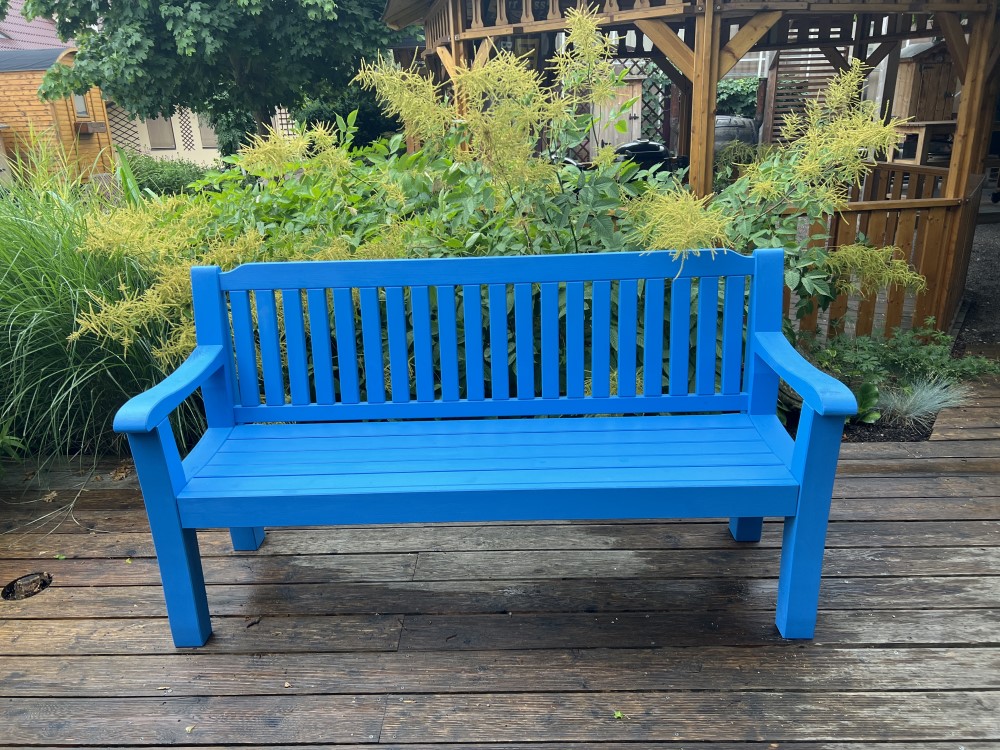 dřevěná zahradní lavička