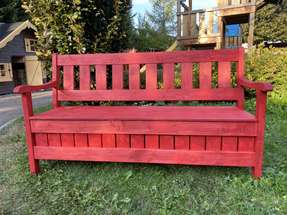 dřevěná zahradní lavička