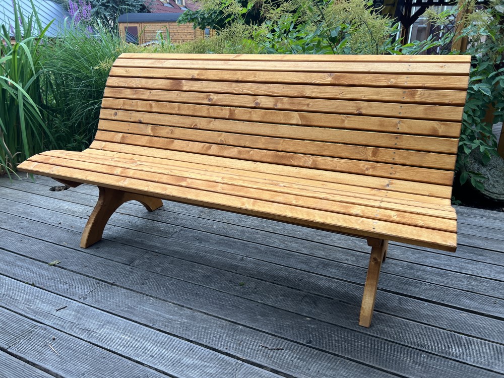 zahradní dřevěná lavička