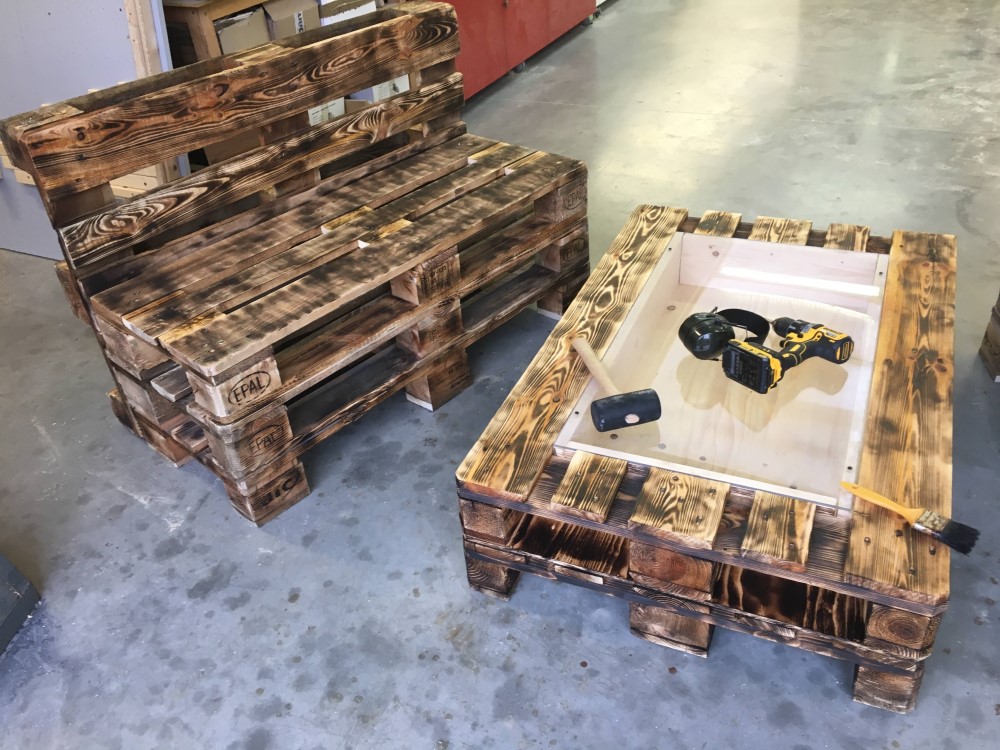 dřevěný nábytek