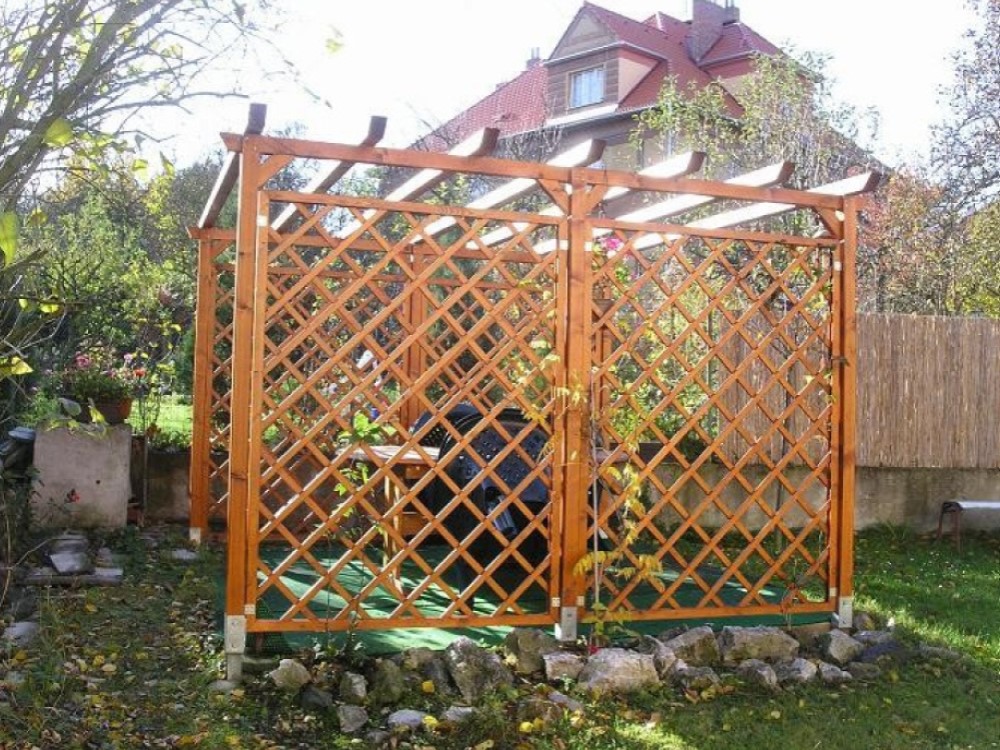 dřevěná mříž Jana