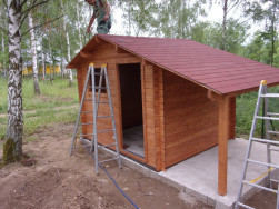 Na střešní záklop byl položen střešní šindel v červené barvě dle pořadavku zákaznice.