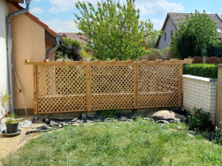 Zbývá jen douklidit okolí plotu po montáži a je hotovo. Tento plot nevyvrátí ani nepřeskočí žádný pes.