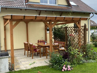 Dřevěná pergola Linda 28 pro zastřešení terasy