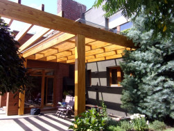 Pergola byla kotvena na zabetonované dvojité