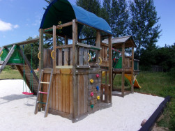 Dětská věž Jungle Farm s látkovou stříškou