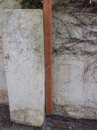 Kotvení stojiny do zděného sloupku betonové zdi.