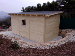 Dřevěný zahradní sklad byl povrchově upraven bezbarvým nátěrem Flugger Wood Oil Impredur