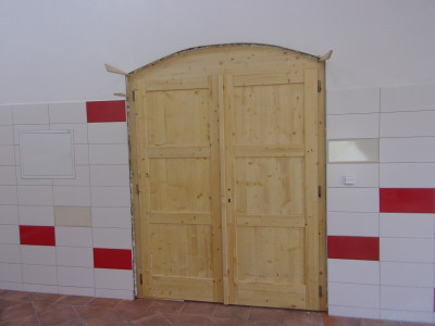 Výroba a instalace tří kusů interiérových dvoukřídlých dveří