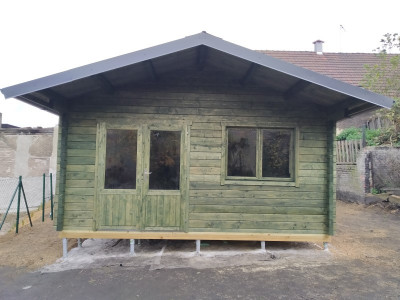 Montáž srubového domku Niedersachsen v hůře přístupném terénu