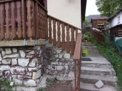 Dřevěné zábradlí se vyrábělo a kotvilo i na točité schodiště do zahrady