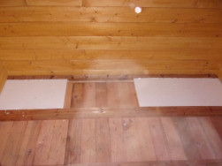 Na zateplení podlahy  byly použity polystyrenové desky silné 30 mm