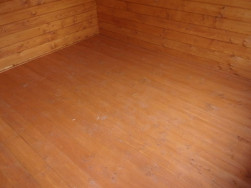 Podlaha chaty Paiva byla vyrobena z prken 27 mm silných