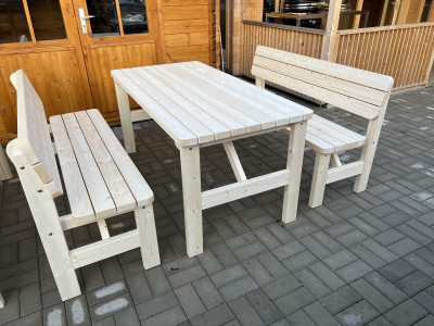 Výroba dřevěného zahradního nábytku k restauračnímu zařízení