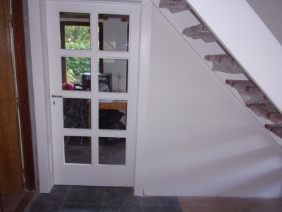Instalace nového, dřevěného schodiště a posuvných dveří na chatě