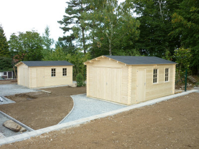Montáž dvou stejných dřevěných garáží na jednom pozemku