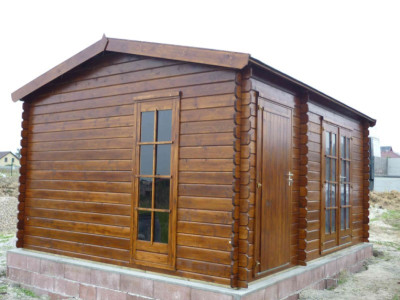 Montáž dřevěné chaty o dvou samostatných místnostech