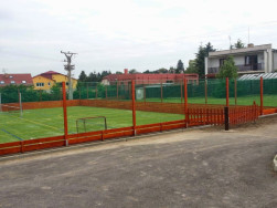 Na spodní část dřevěného oplocení jsme použili smrková prkna o síle 27 mm