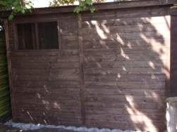Zahradní domek na nářadí jsme vyráběli z hoblovaného smrkového dřeva