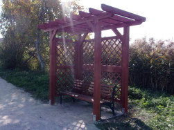 Pergoly pro odpočinek s jednou lavičkou jsou bez zastřešení