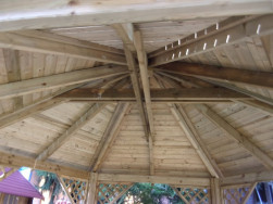 Detail konstrukce střechy altánu