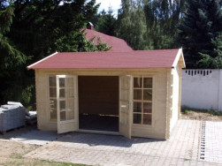 Menší a lehčí chaty jsme stavěli na podkladu ze zámkové dlažby